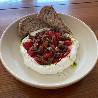 Крем сир з запеченим перцем і в'яленими томатами