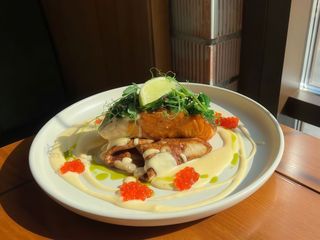 Філе лосося з тамаго омлетом та соусом 