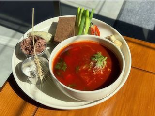 Суп із рваною яловичиною  та буряком 