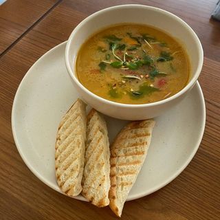 Суп з лососем