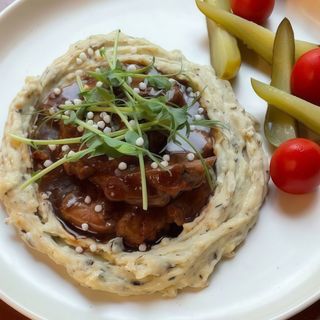 Томлена телятина з трюфельним пюре 