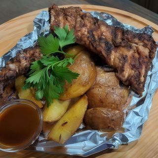 Ребра BBQ з картоплею (200/150/30г)