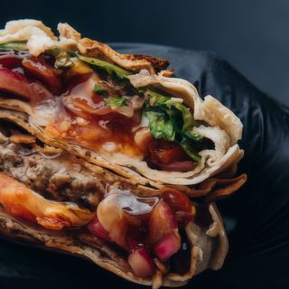 Бургер в лаваші зі свининою