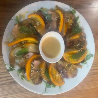 Качина грудка з грушею під апельсиново-медовим соусом (250 г)