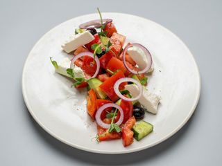 Салат грецький (200г)