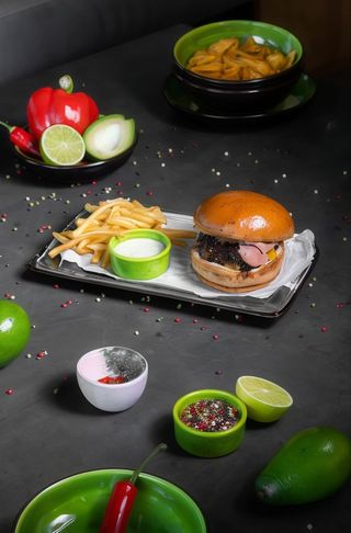 Сет Брудний бургер+Фрі+Соус+Cola/Fanta/Sprite (0,25л)