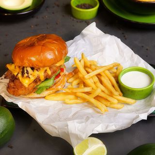 Сет Балабургер з хрусткою куркою+Фрі+Соус+Cola/Fanta/Sprite (0,25л)