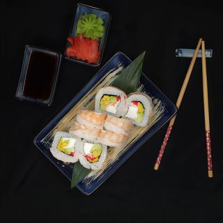 Dragon roll з креветками (320г)