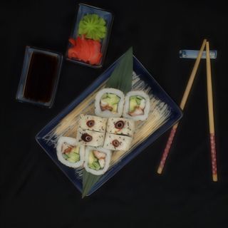 Каліфорнія з вугрем в кунжуті (300г)