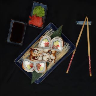 Dragon roll з вугрем (360г)
