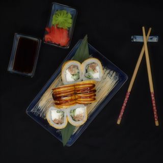 Чіз рол з смаженим лососем (320г)