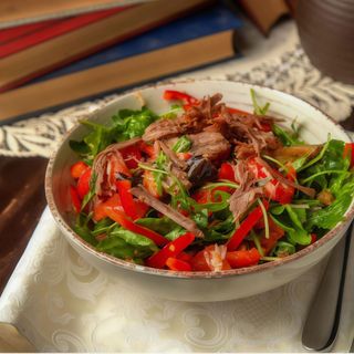 Салат з рваною телятиною