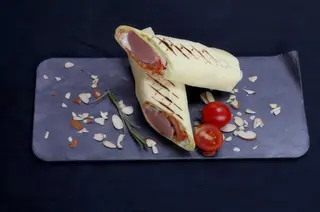 Хот-дог в лаваші з молочною сосискою (250г)