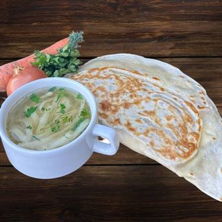 Янтик з куркою та бульйон