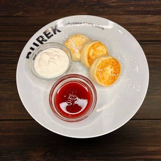 Сирники з полуницею