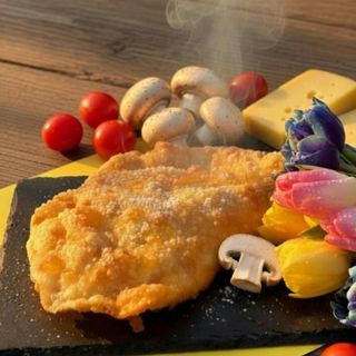Чебурек з куркою, грибами та сиром