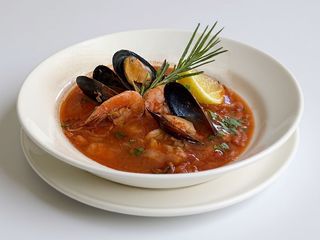 Класичний французький суп буябес