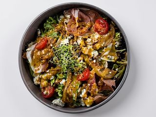 Салат з  грушею, хамоном та Дор Блю (200г)