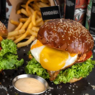 Бургер з куркою та яйцем (290/100/30г)