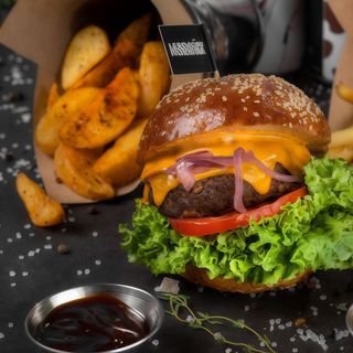 Бургер з телятиною та беконом (290/100/30г)