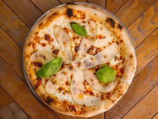 Піца з грушею та горгонзолою (450г)