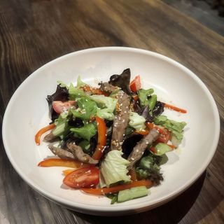 Теплий салат з телятиною (170г)