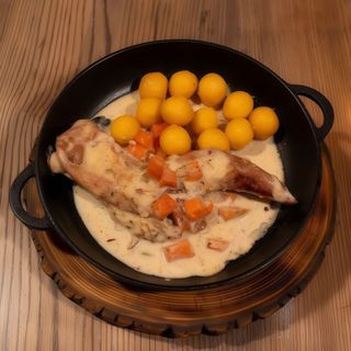 Кролик тушкований в сметані з поліськими травами (290г)