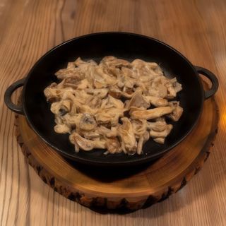 Гриби лісові, тушковані у українському Хересі з вершками (160г)