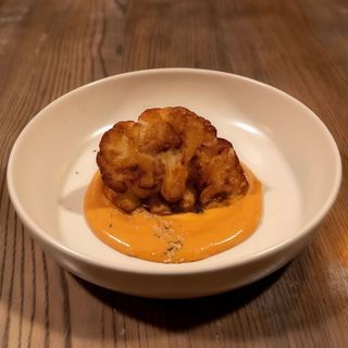 Стейк з цвітної капусти з соусом із копченої закарпатської паприки (230г)