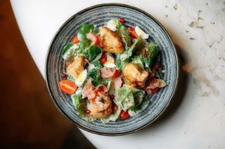 Салат Цезарідзе з курячим шашликом (410г)