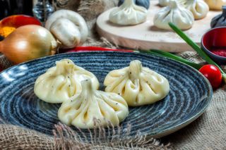 Хінкалі з сиром сулугуні та вершками (5шт)