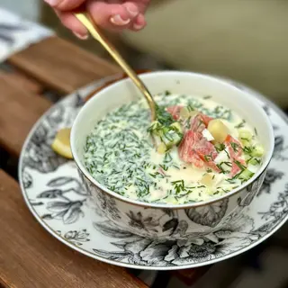 Окрошка з лососем