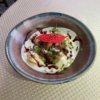 Ніжна печіночка з карамелізованими яблуками (350г)