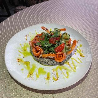 Салат з креветками та кіноа (350г)