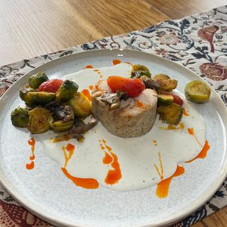 Мармуровий міньйон з індички з бланшованими овочами (300г)