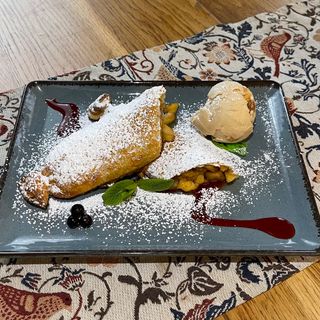 Завиванець з яблуками (300г)