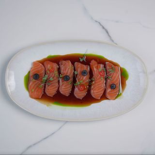 Лосось сашимі з соусом юдзу,110г