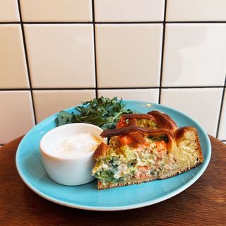 Пиріг з лососем та броколі (200гр)