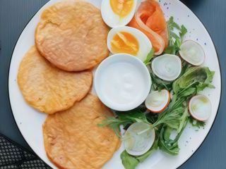 Деруни з лососем та яйцем (280г)