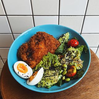 Шніцель з салатом (330гр)