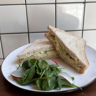 Холодний сендвіч з тунцем (180гр)