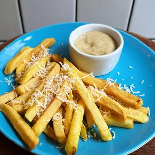 Картопля фрі(125гр + 50гр соус)
