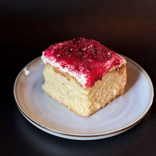 Сінабон з вишнею