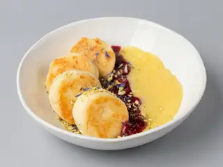 Сирники з вишнею та кремом Патісьєр