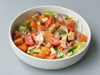 Теплий салат з бататом та куркою