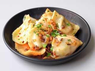 Вареники з картоплею + сметана (250/50г)