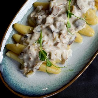 Цепеліни з мʼясом та соусом з печериць (250г)