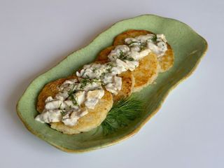 Деруни з вершково - грибним соусом