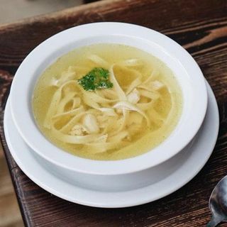 Суп з куркою та локшиною (300г)