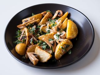 Картопля по-селянськи з печерицями (180г)